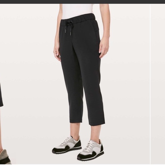 lululemon athletica Pants - LULULEMON On‎ The Fly Crop Pants In Black Size 10
